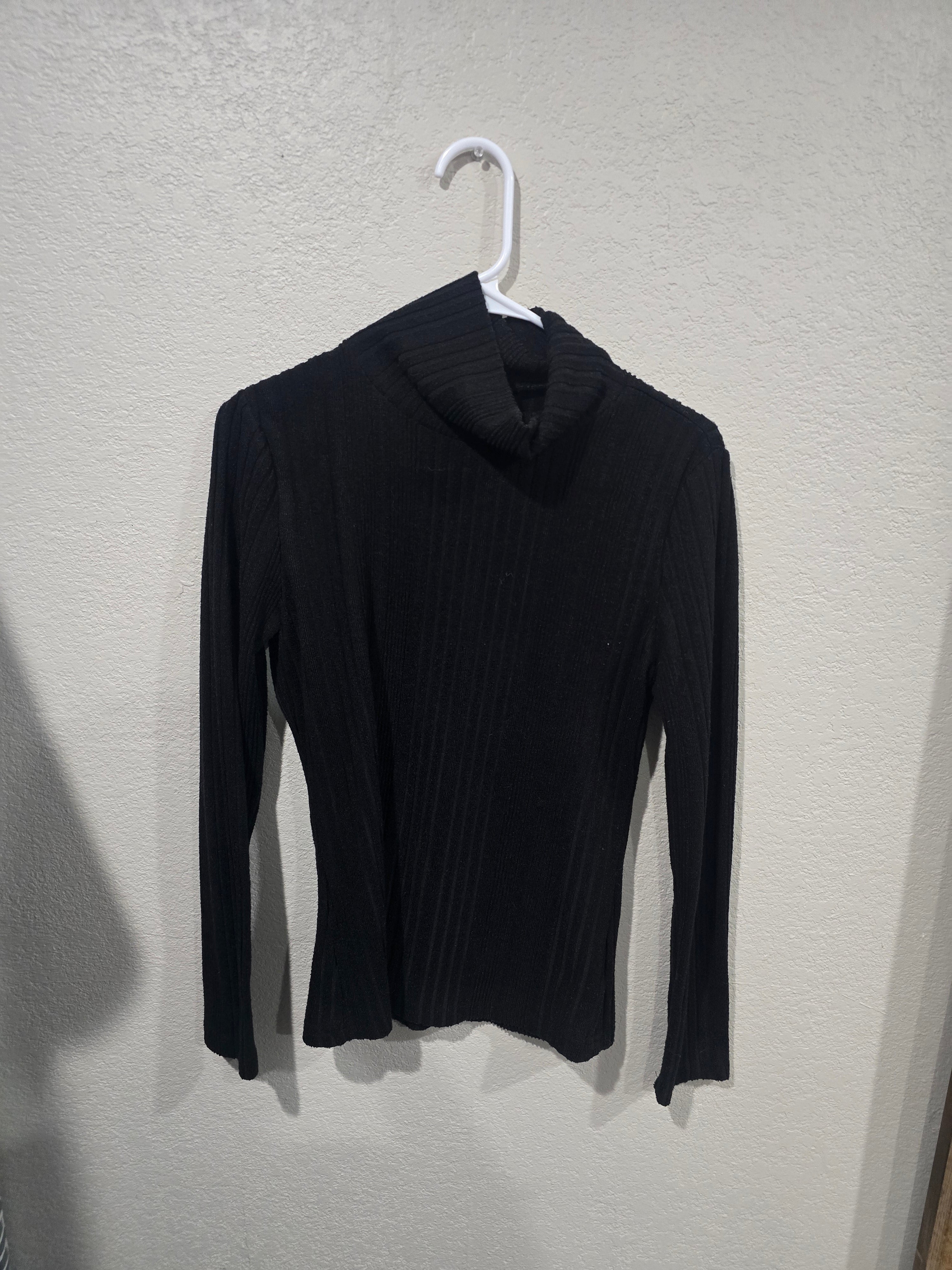 Black turtle neck long sleeve sweater