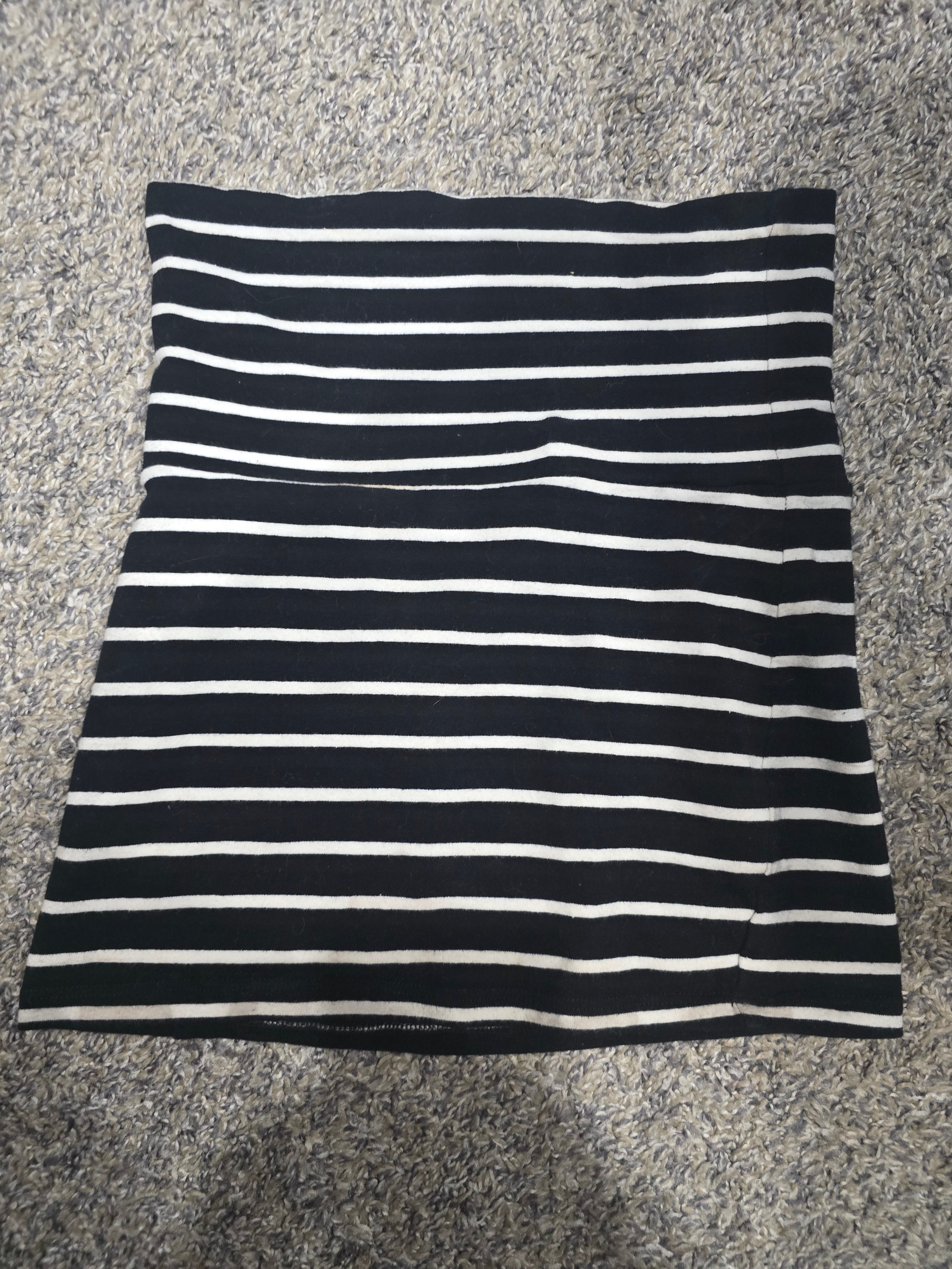 Sleeveless black and white striped