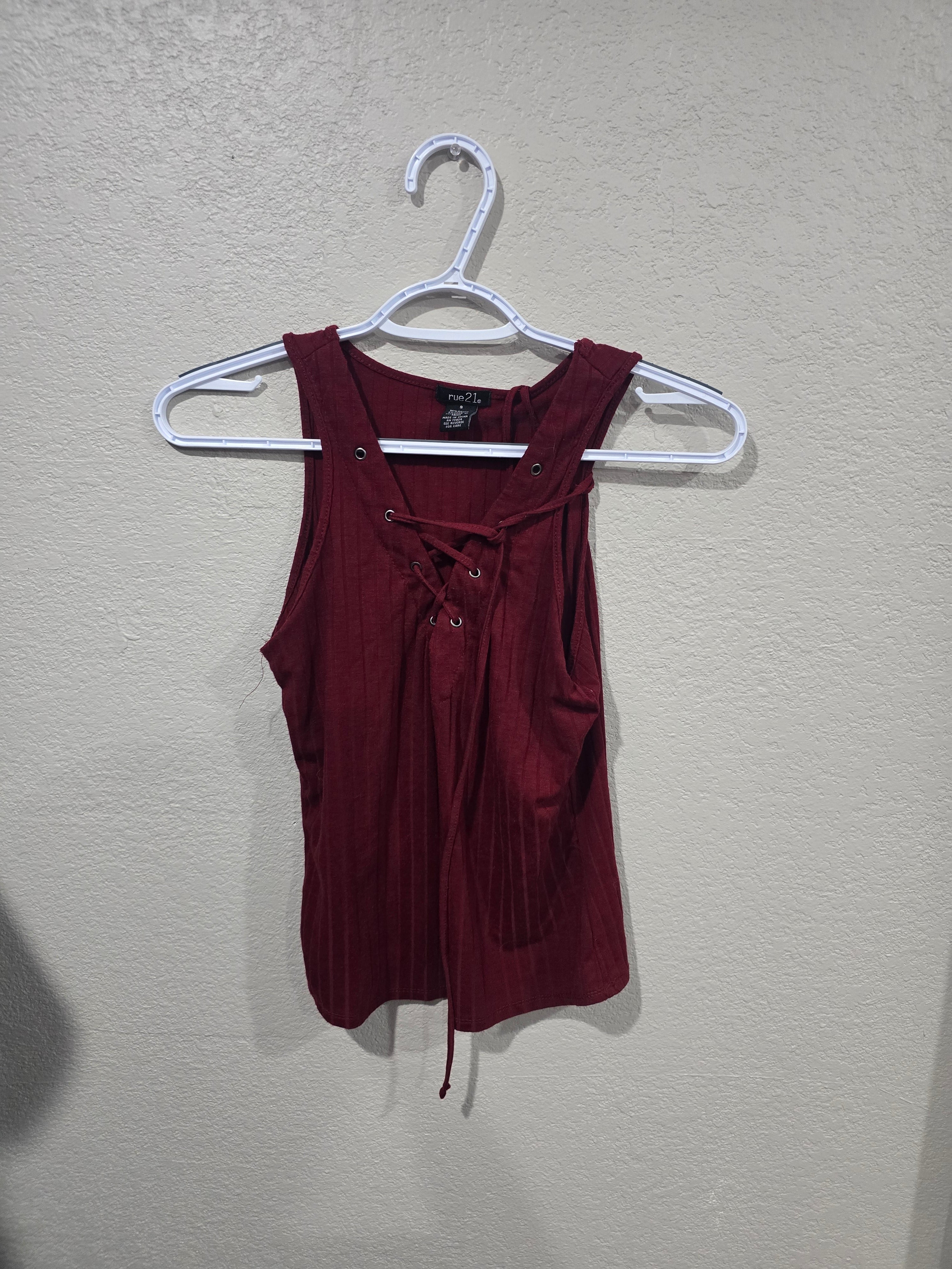 Rue 21 Maroon tank