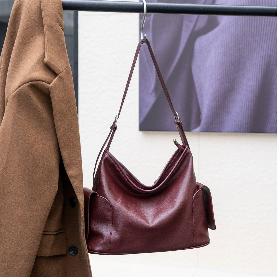 Laid-back Commuter-friendly Tote Bag