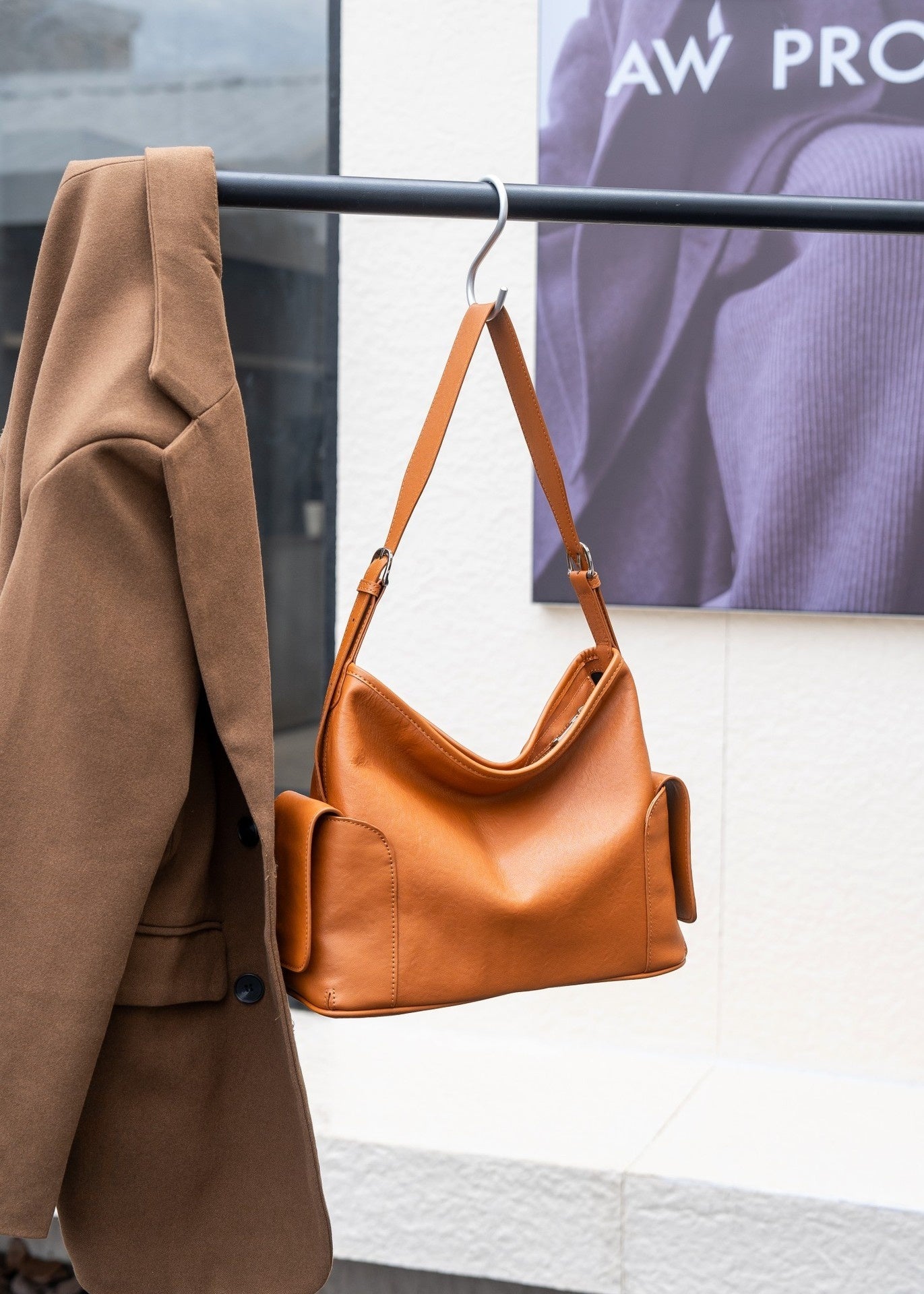 Laid-back Commuter-friendly Tote Bag