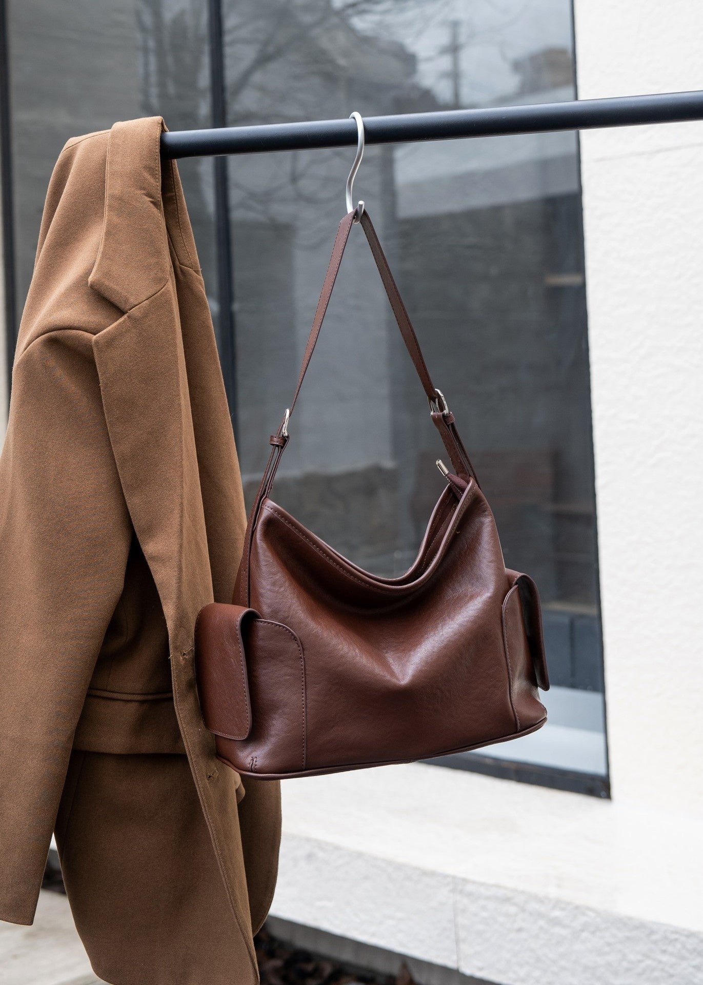 Laid-back Commuter-friendly Tote Bag